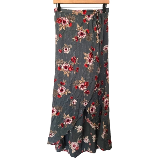 Blue Rain Floral Wrap Skirt Size Medium EUC - Picture 1 of 4